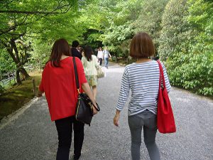 女性